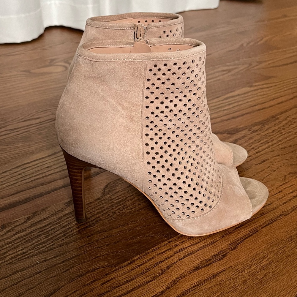 Size 8.5M Audrey Brooke Madison - Ab Taupe Suede.